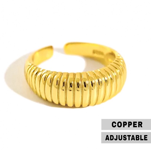 Jewelry - ⚜️[𝟯/$𝟮𝟴]⚜️NEW Gold Textured Adjustable Dome Ring